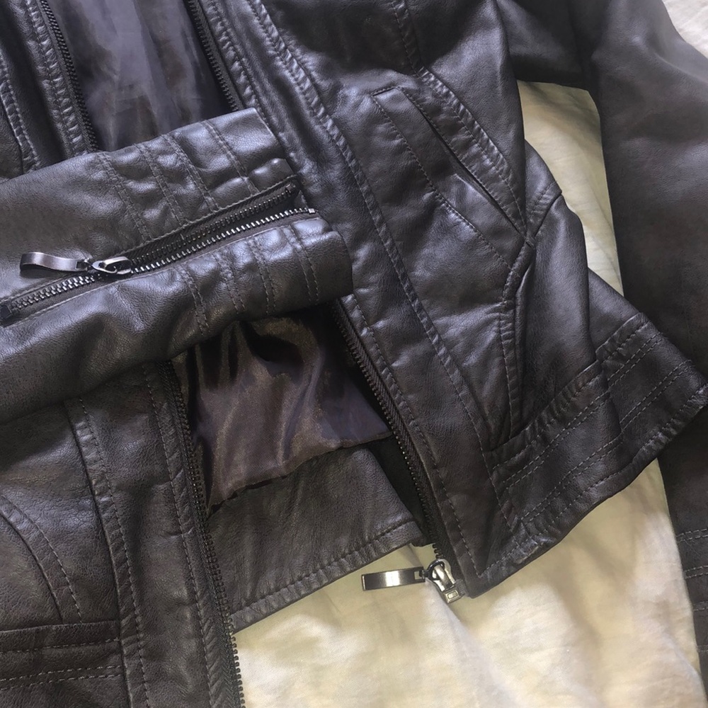 American Rag pleather jacket 🪡🧵👩‍💼 - Picture 4 of 5